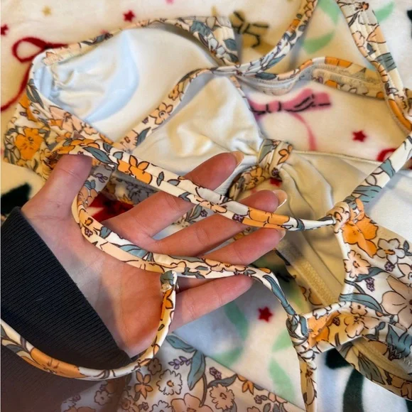 CUPSHE Floral bathing suit set - Picture 3 of 4